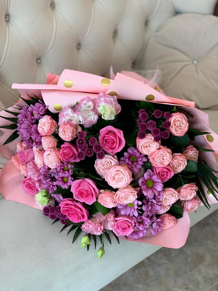 Букет цветов из: Хризантемы, Розы и Лизиантусы в Стародеревянковской