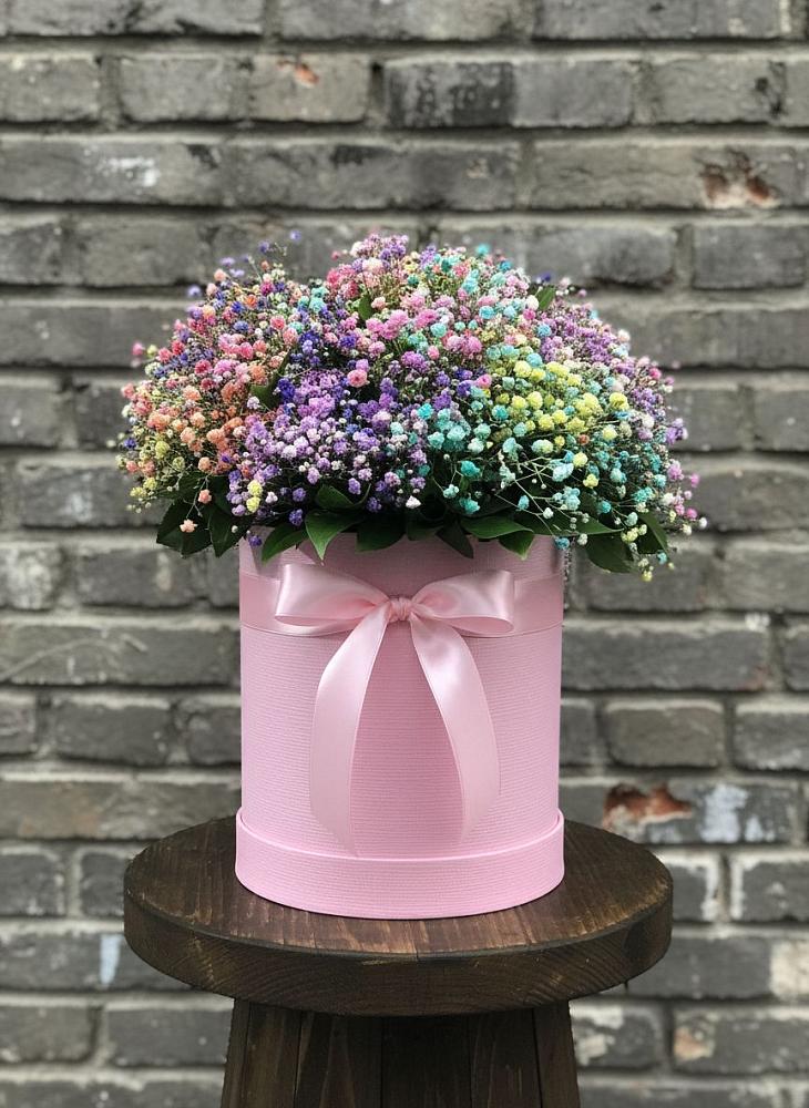 Цветочная композиция из Гипсофила и Розы в шляпной коробке в Стародеревянковской
