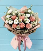 Букет цветов из:  Розы, Альстромерии и Лизиантусы в Стародеревянковской