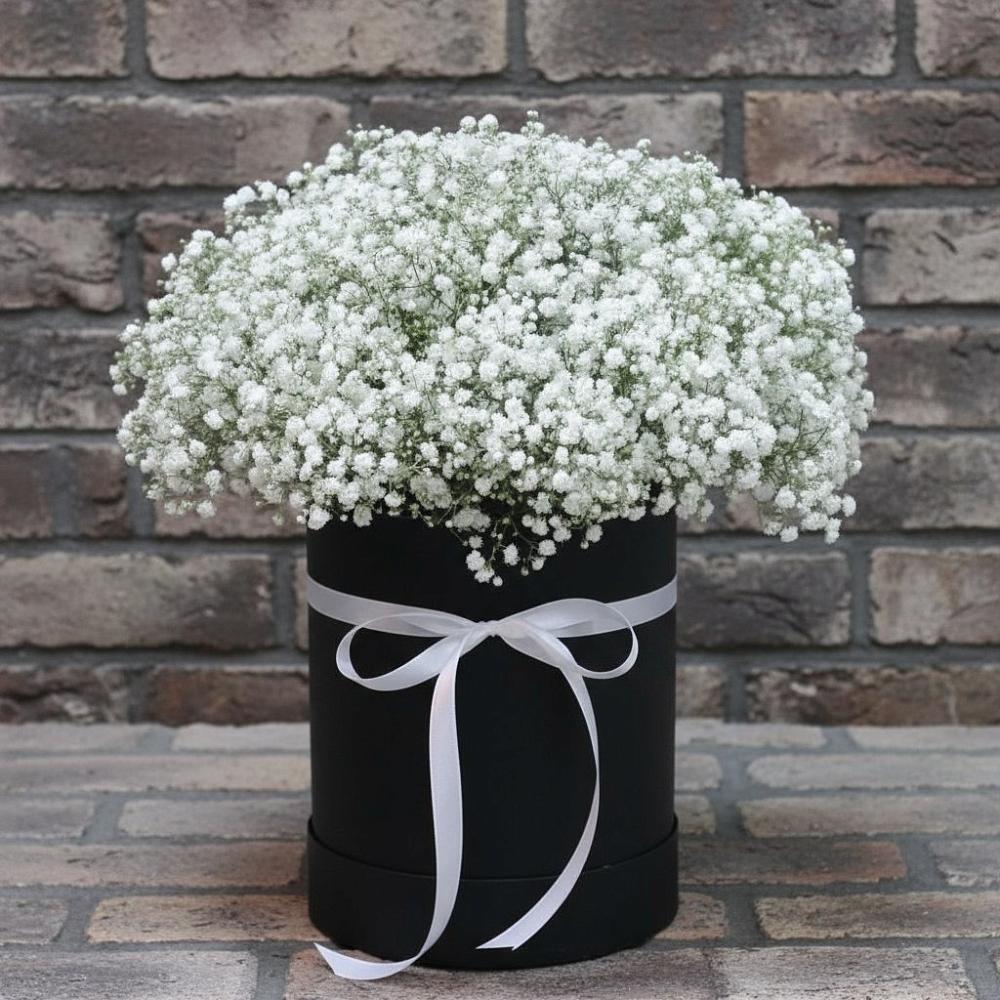 Цветочная композиция из Гипсофила в шляпной коробке в Стародеревянковской