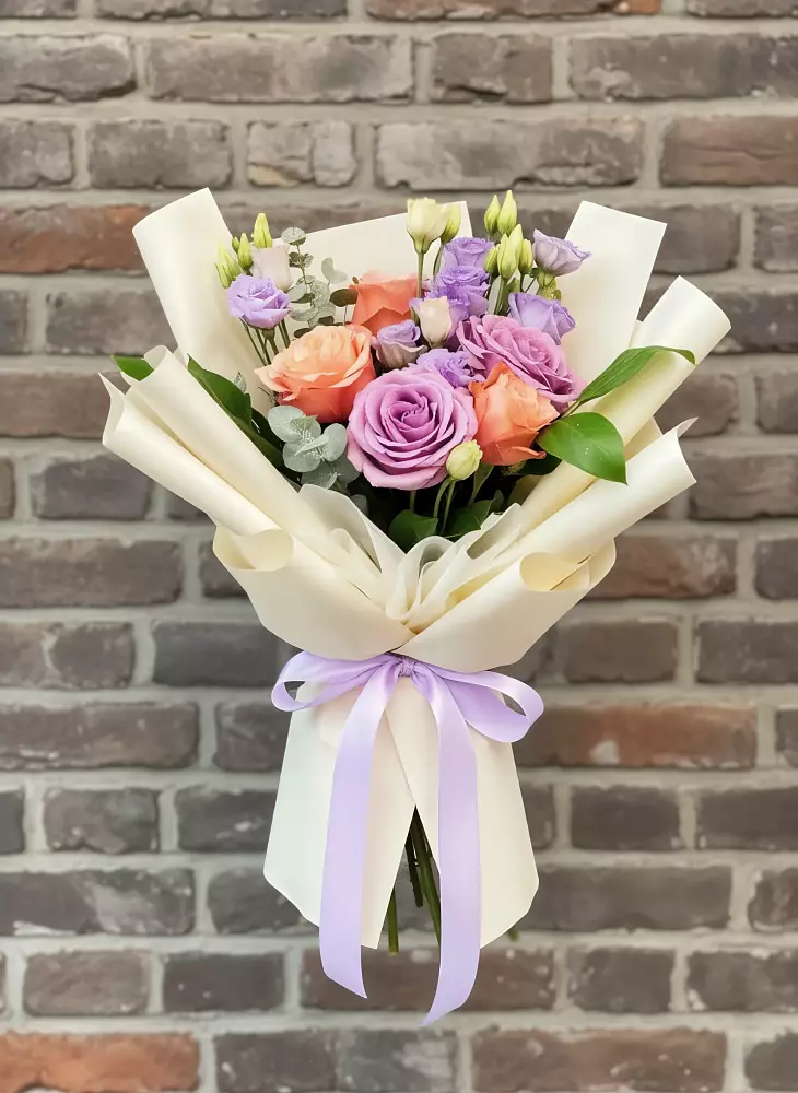 Букет цветов из: Лизиантусы и Розы в Стародеревянковской