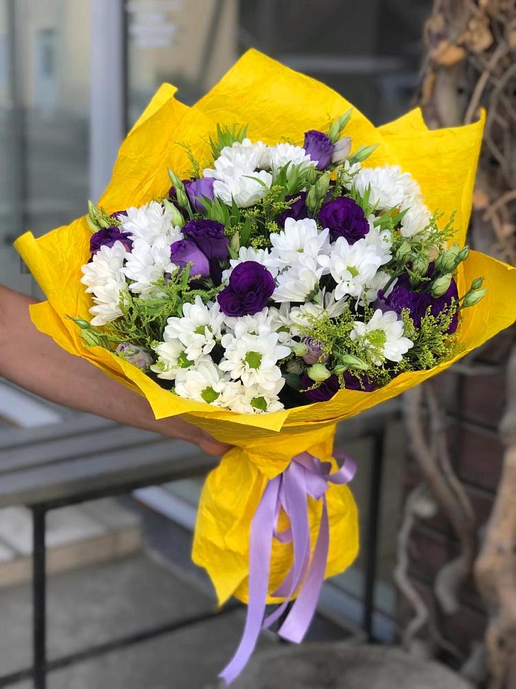 Букет цветов из: Ирисы, Хризантемы и Ромашки в Стародеревянковской