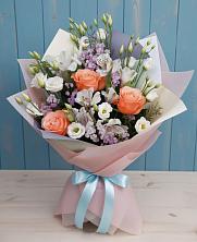 Букет цветов из:  Лизиантусы, Розы, Альстромерии и Гипсофила в Стародеревянковской