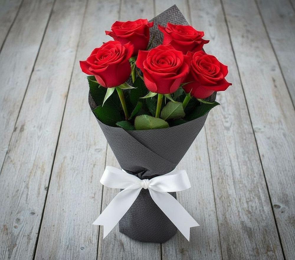 Букет 5 Красных роз Эдлесс Лав в Стародеревянковской