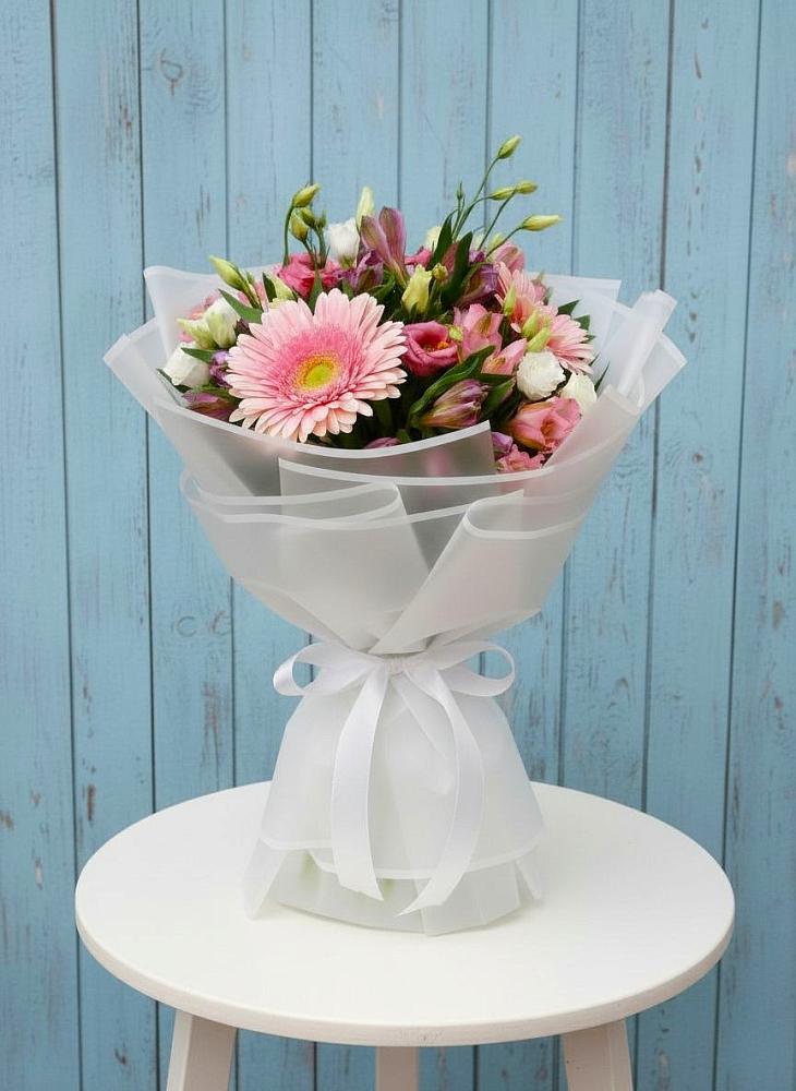 Букет цветов из: Герберы, Альстромерии и Лизиантусы в Стародеревянковской