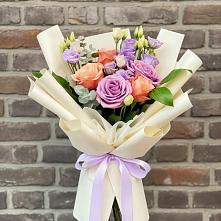 Букет цветов из:  Лизиантусы и Розы в Стародеревянковской