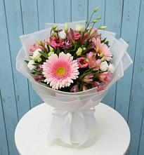 Букет цветов из:  Герберы, Альстромерии и Лизиантусы в Стародеревянковской