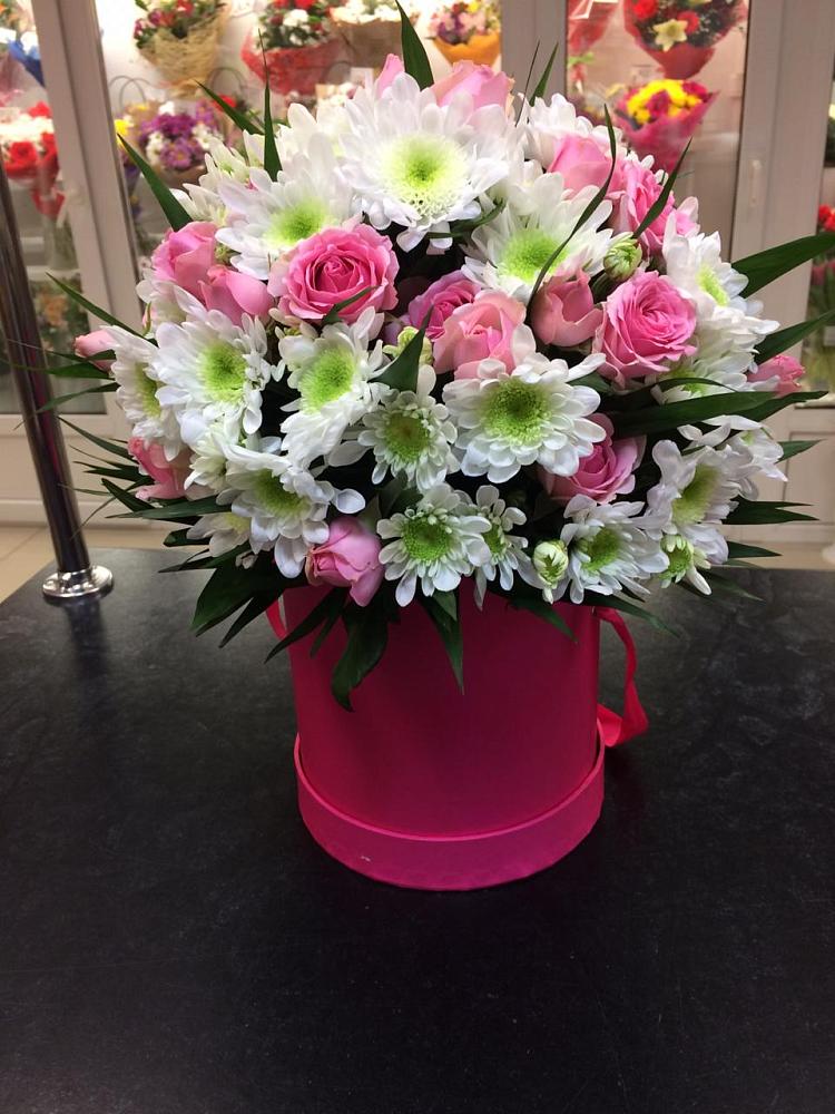 Цветочная композиция из Розы и Хризантемы в шляпной коробке в Стародеревянковской