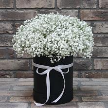 Цветочная композиция из Гипсофила в шляпной коробке в Стародеревянковской