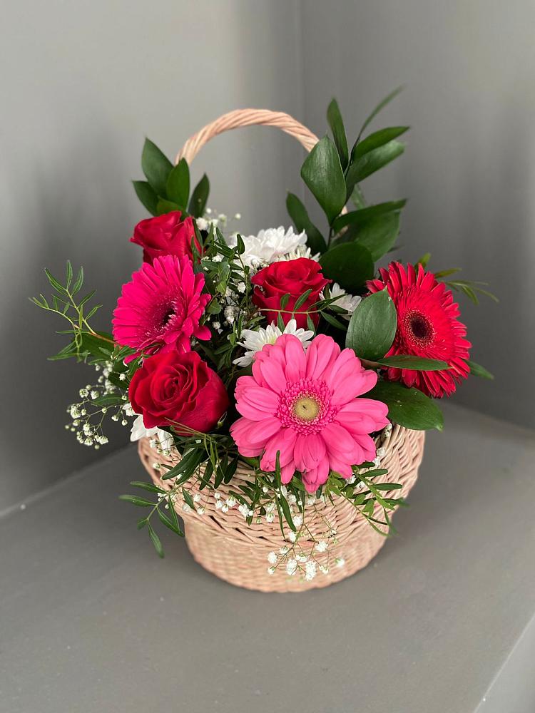 Цветочная композиция из Розы, Хризантемы и Герберы в корзине в Стародеревянковской