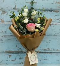 Букет цветов из:  Розы и Лизиантусы в Стародеревянковской