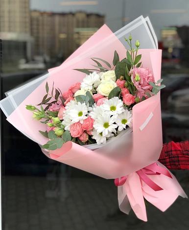 Букет цветов из: Розы, Лизиантусы и Хризантемы в Стародеревянковской