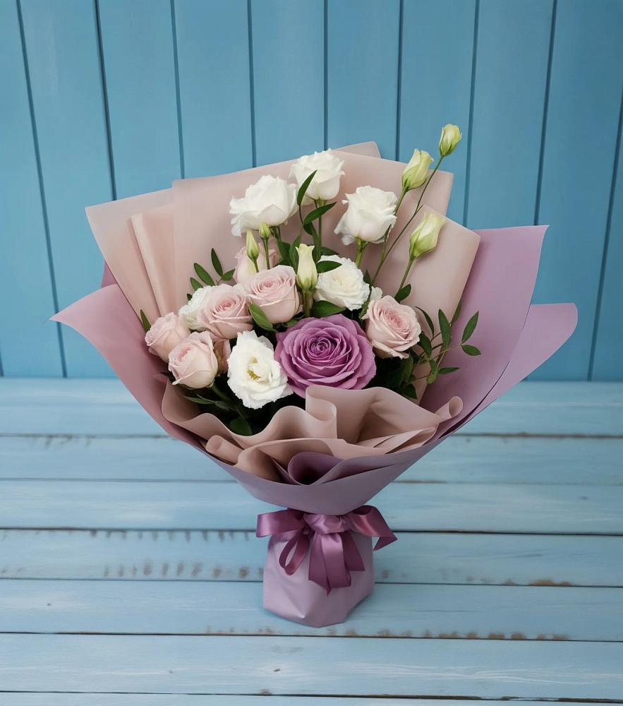 Букет цветов из: Розы и Лизиантусы в Стародеревянковской